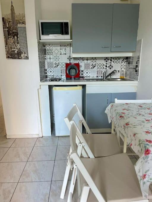 Joli Appartement Avec Piscine Sete Luaran gambar