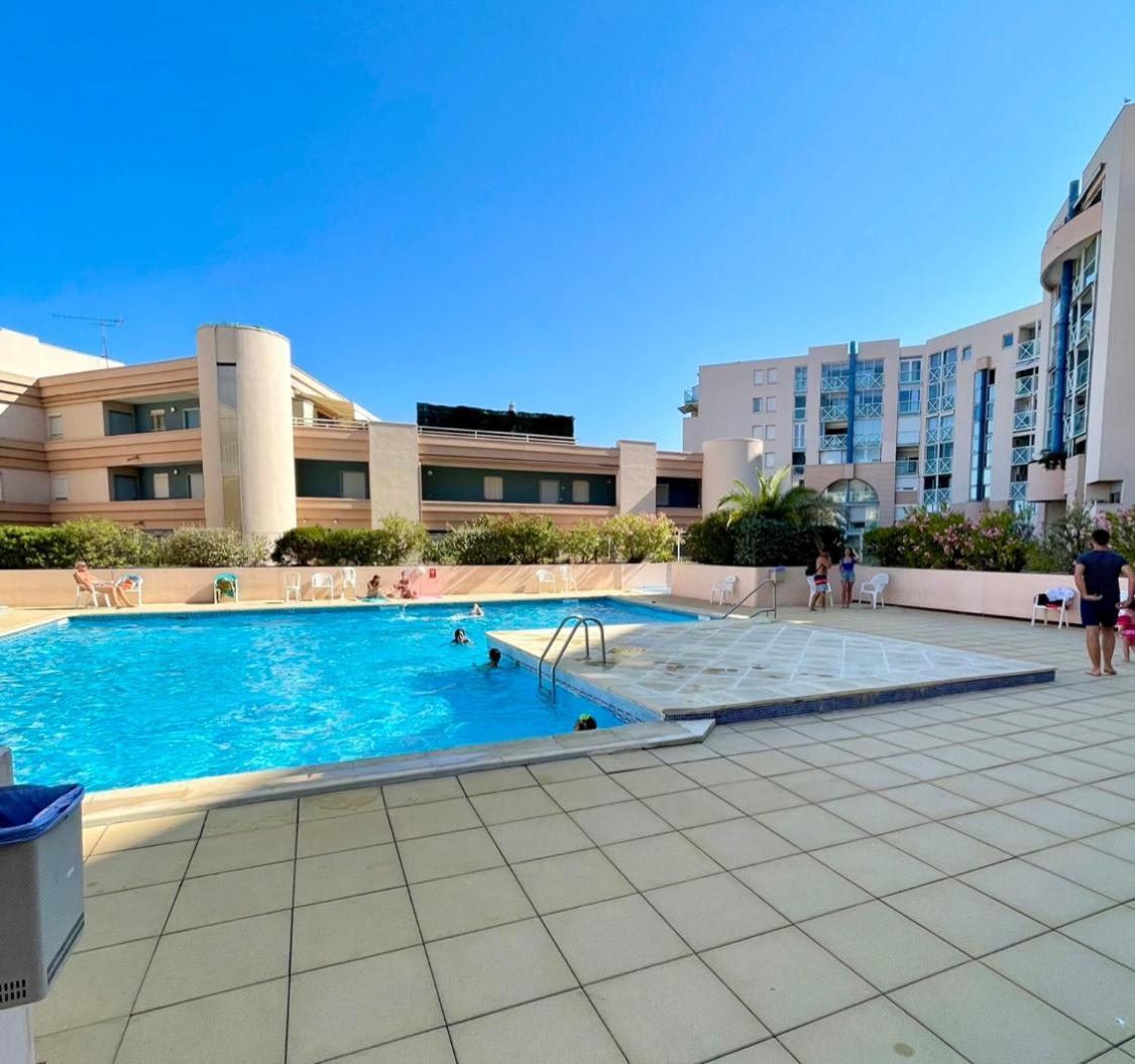 Joli Appartement Avec Piscine Sete Luaran gambar